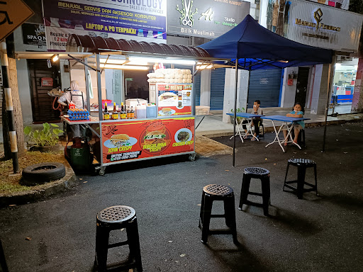 THE LEGEND OF ROUNDABOUT BURGER