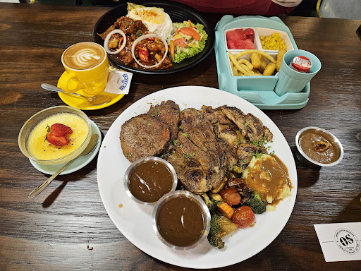 Overstepped Cafe Bandar Perdana
