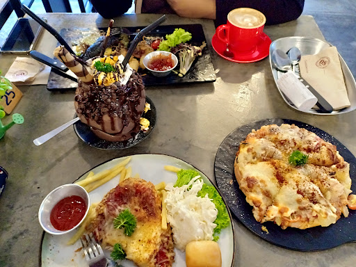 OverStepped Cafe Perdana Heights OverStepped Cafe Perdana Heights