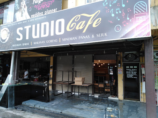 STUDIO CAFE WESTERN & ASIAN FOOD