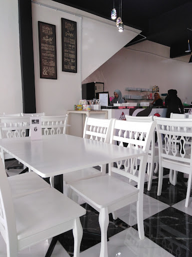 Cafe off white (cafe by fereena)