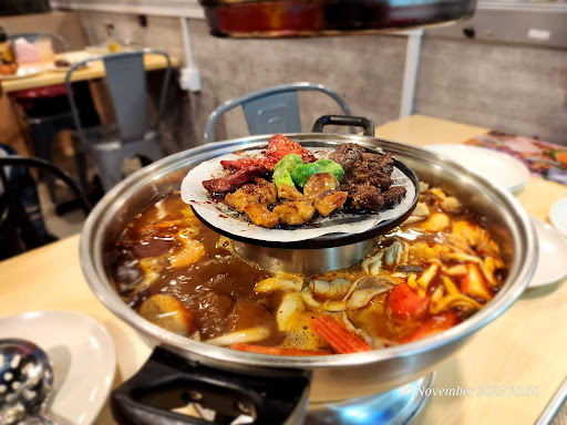 Izzat Steamboat & Grill