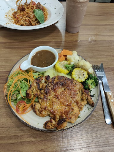 Le Garlic Cafe : GRILL . PASTA . FUSION Le Garlic Cafe : GRILL . PASTA . FUSION