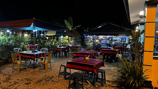 Warong Tepian Jalan Ris & Sya