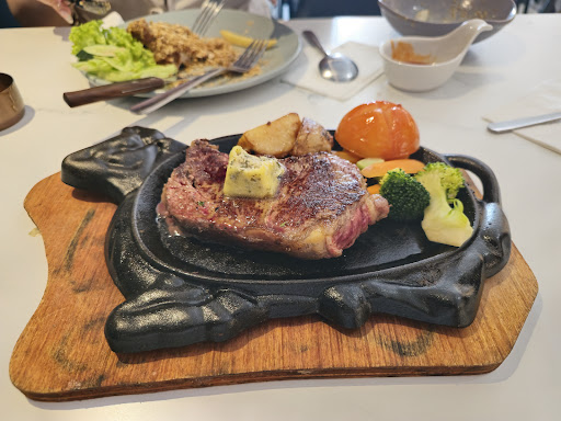 Heidi Family Restaurant