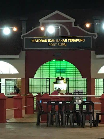 restoran ikan bakar terapung fort supai